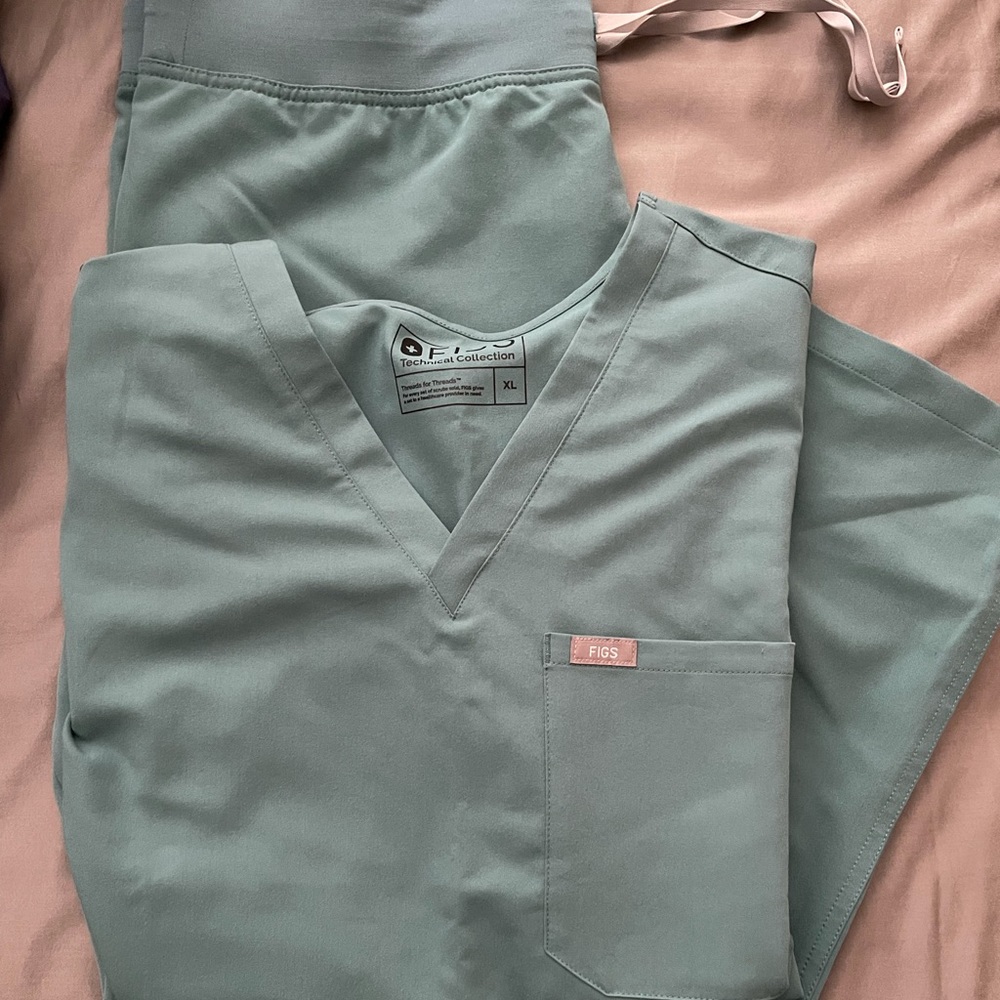 Figs scrub set